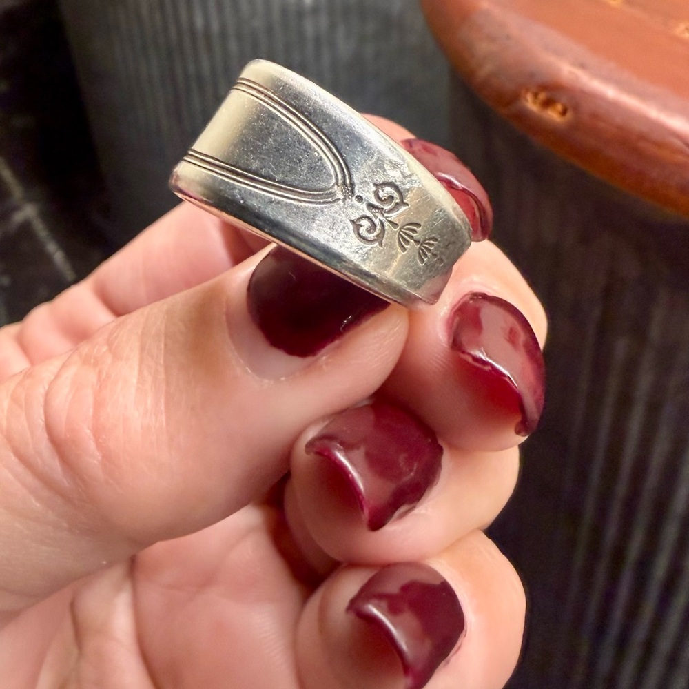 Elegant Silver Floral Ring